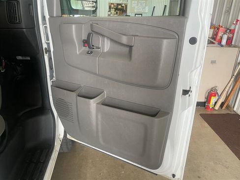 Used 2018 Chevrolet Express 3500 w/ Driver Convenience Package RWD image 23