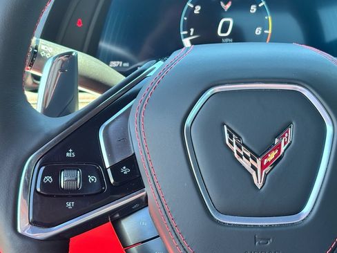 Used 2025 Chevrolet Corvette Stingray Premium Cpe w/ Z51 Performance Package RWD image 18
