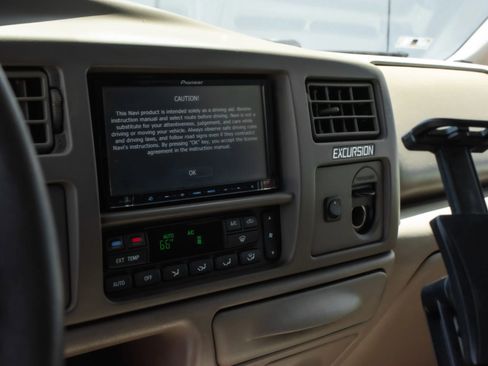 Used 2004 Ford Excursion Limited image 29