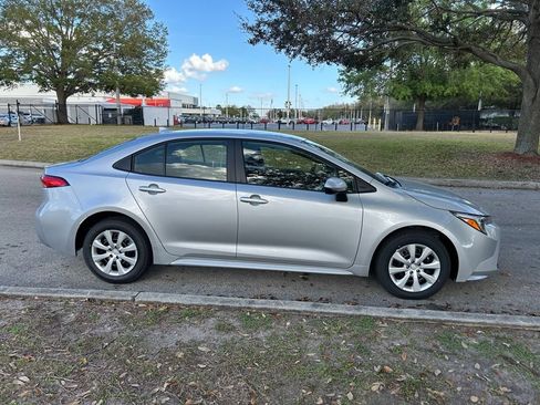 Used 2026 Toyota Corolla SE FWD image 6