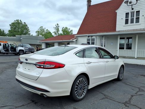 Used 2017 Ford Fusion SE w/ Fusion SE Technology Package FWD image 6