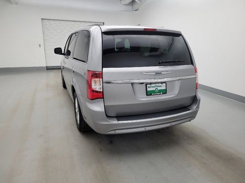 Used 2015 Chrysler Town & Country Touring-L w/ Driver Convenience Group FWD image 6
