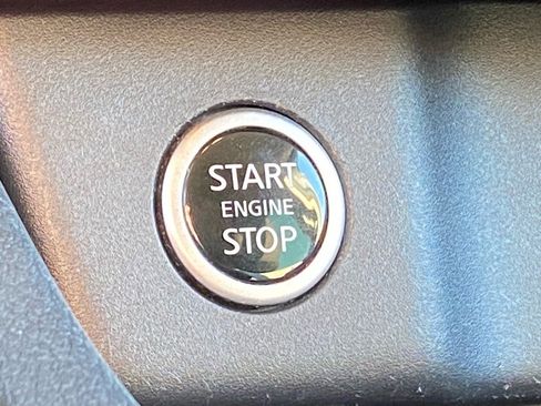 Used 2023 Nissan Rogue SV image 16