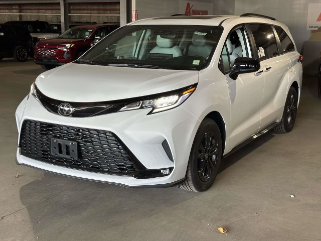 New 2026 Toyota Sienna XSE AWD/4WD image 3
