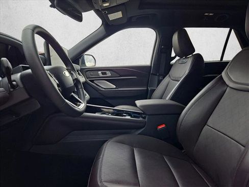 Used 2025 Ford Explorer Platinum image 13