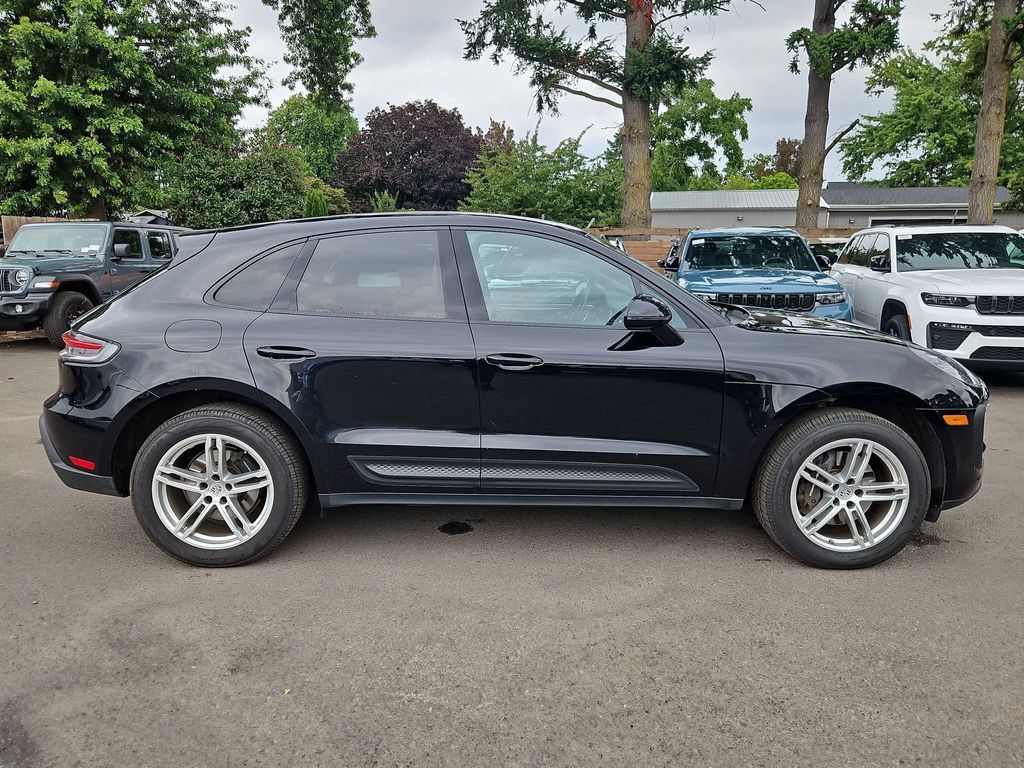Used 2024 Porsche Macan AWD/4WD image 8