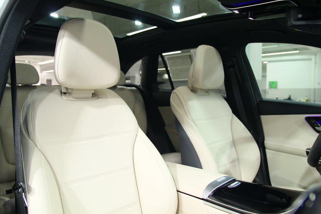 Certified 2025 Mercedes-Benz GLC 300 image 23