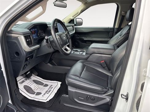 Used 2024 Ford Expedition XLT image 9