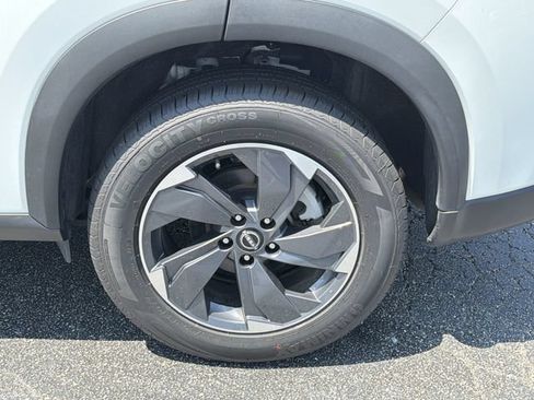Used 2025 Nissan Rogue SV FWD image 12