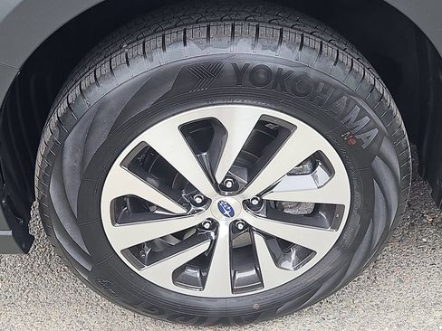 Used 2025 Subaru Outback Premium AWD/4WD image 7