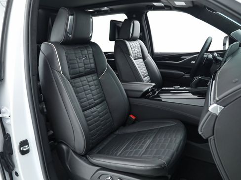 Used 2024 Cadillac Escalade ESV V w/ LPO, ONYX Package image 20