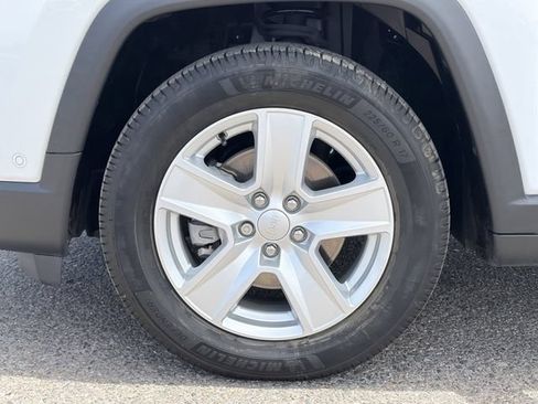 Used 2022 Jeep Compass Latitude w/ Convenience Group FWD image 10