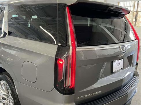 Used 2023 Cadillac Escalade ESV Premium Luxury Platinum w/ LPO, Radiant Package image 11
