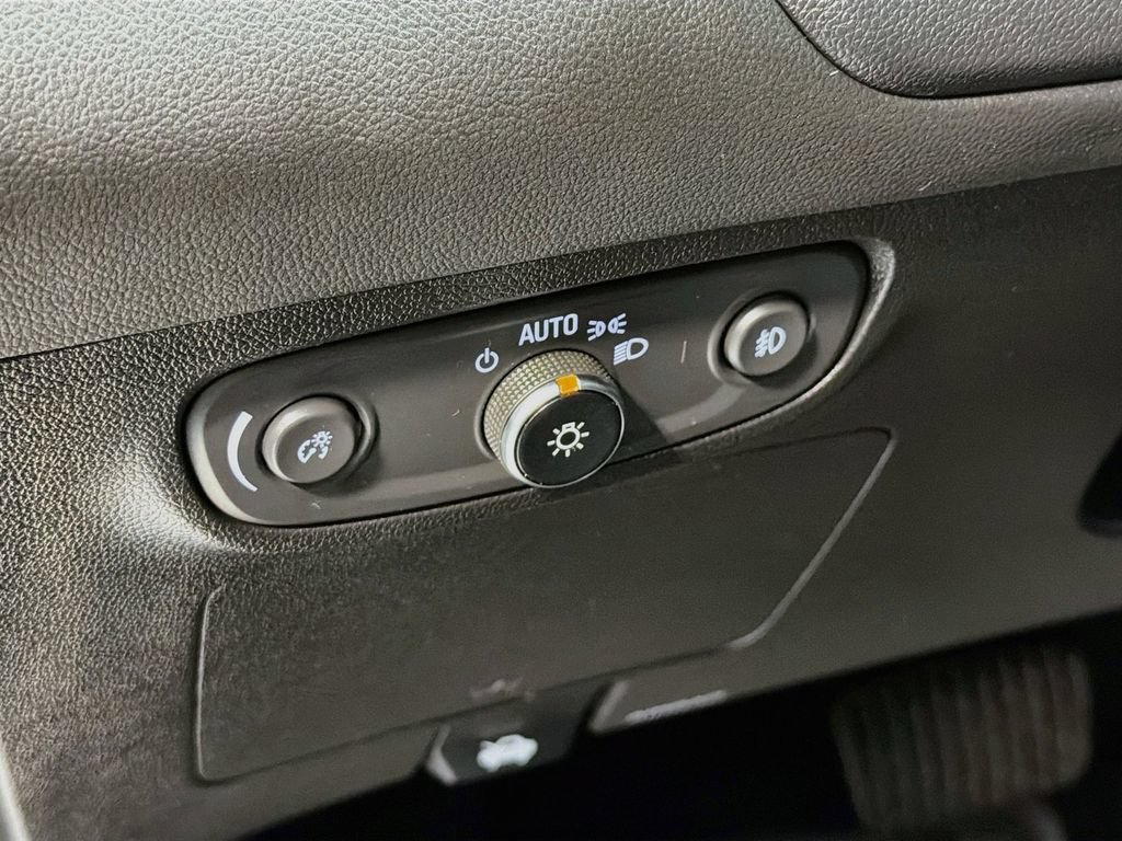 Used 2022 Buick Encore GX Preferred w/ Sport Touring Package FWD image 12