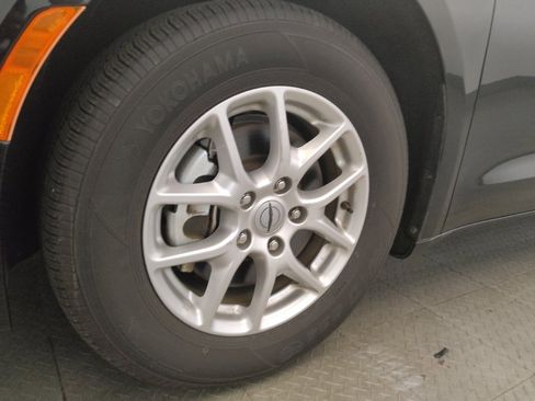 Used 2023 Chrysler Voyager LX FWD image 31