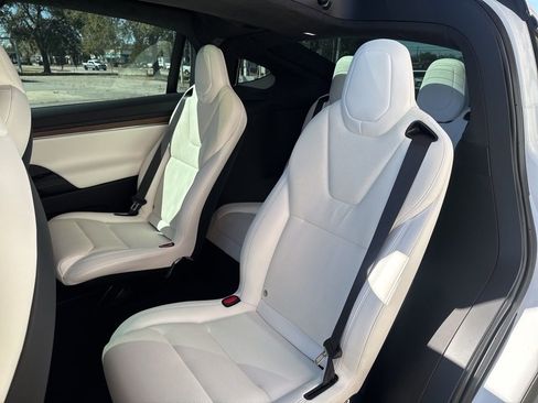 Used 2022 Tesla Model X image 32