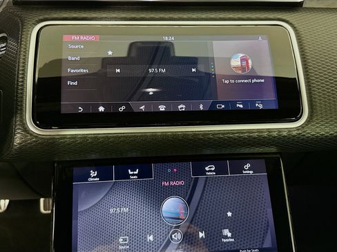 Used 2019 Land Rover Range Rover Velar R-Dynamic SE image 17