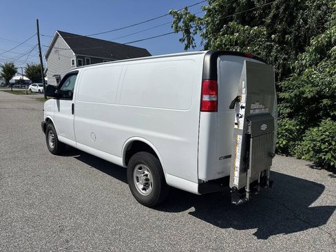 Used 2019 Chevrolet Express 3500 w/ Driver Convenience Package RWD image 6