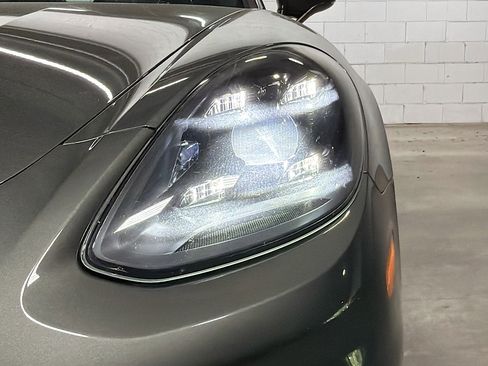 Used 2022 Porsche Panamera 4 Platinum Edition image 9