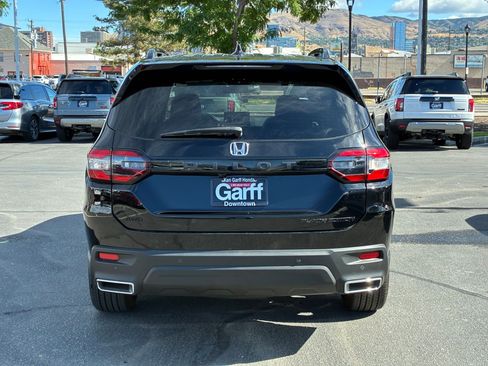 Used 2025 Honda Pilot Black Edition image 7