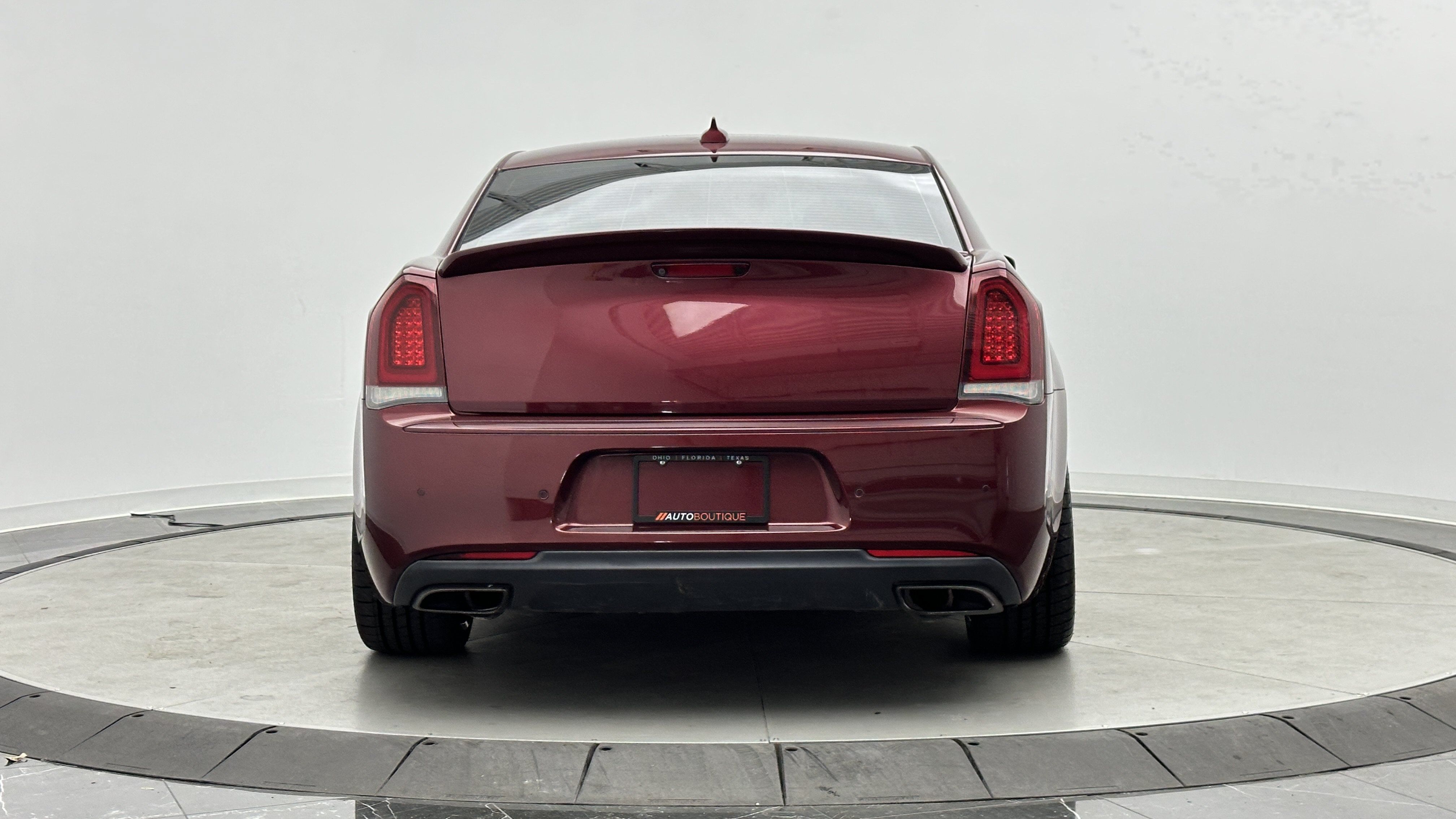 Used 2018 Chrysler 300 S w/ 300S Premium Group RWD image 8