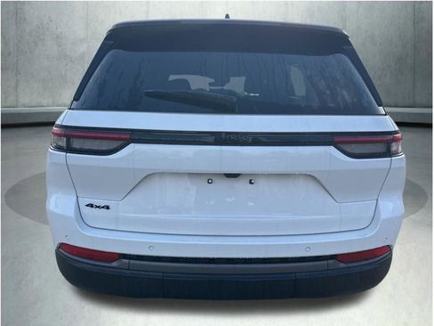 New 2026 Jeep Grand Cherokee Altitude image 5