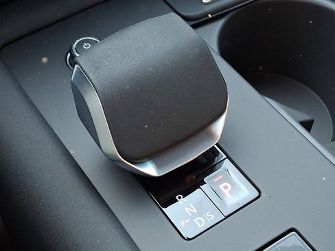 New 2026 Land Rover Discovery S image 12