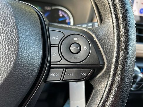 Certified 2025 Toyota RAV4 LE AWD/4WD image 19