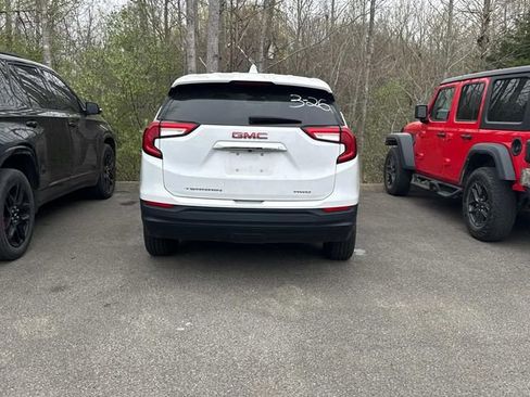 Used 2024 GMC Terrain SLE image 7