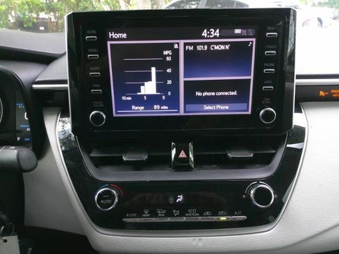 Used 2020 Toyota Corolla LE FWD image 16