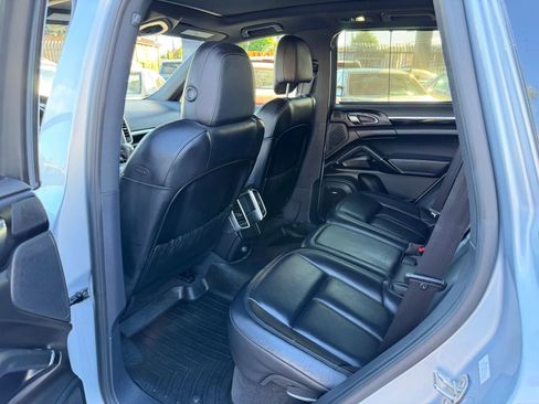 Used 2016 Porsche Cayenne S image 38