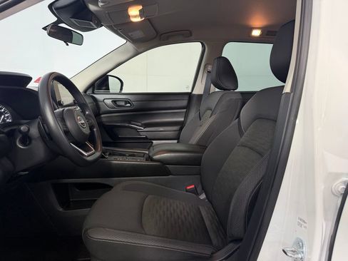 Used 2025 Nissan Pathfinder S FWD image 18