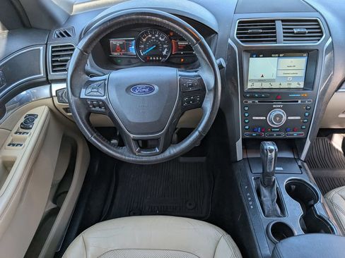 Used 2017 Ford Explorer Limited w/ Equipment Group 301A FWD image 10