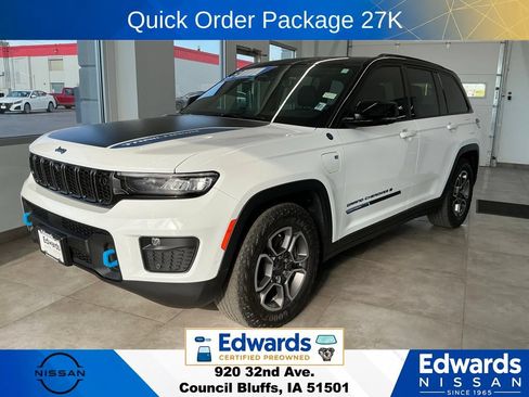 Used 2022 Jeep Grand Cherokee Trailhawk w/ Advanced Protech Group II AWD/4WD image 5