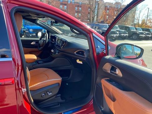New 2026 Chrysler Pacifica Pinnacle image 29