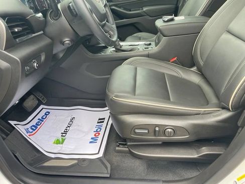Used 2023 Chevrolet Traverse Premier AWD/4WD image 12