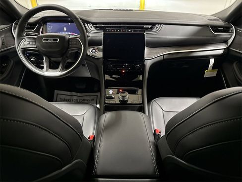 New 2025 Jeep Grand Cherokee Limited 4xe image 10