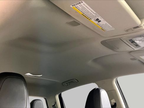 Used 2019 GMC Canyon SLT w/ Driver Alert Package RWD image 14