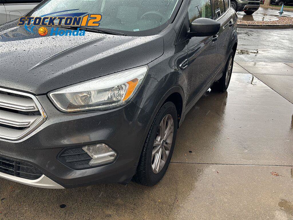 Used 2018 Ford Escape SE w/ SE Sync 3 Package AWD/4WD image 1