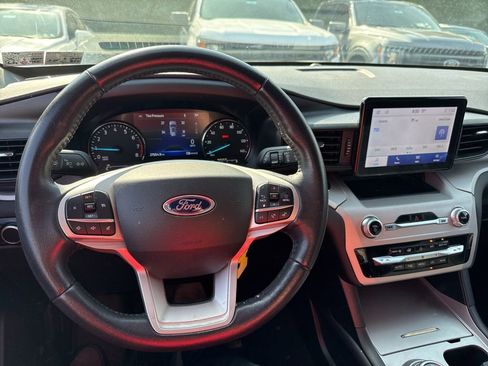 Used 2023 Ford Explorer XLT w/ Class IV Trailer Tow Package AWD/4WD image 9
