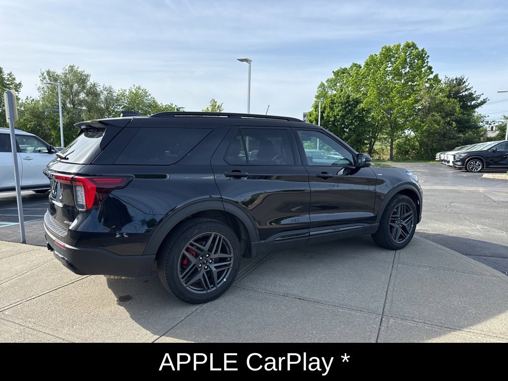 Used 2025 Ford Explorer ST-Line w/ ST-Line Street Pack AWD/4WD image 3