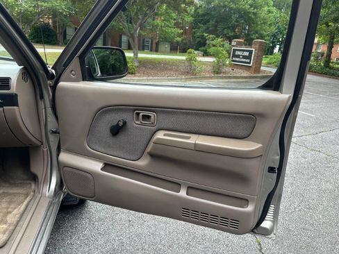 Used 2003 Nissan Frontier XE RWD image 31