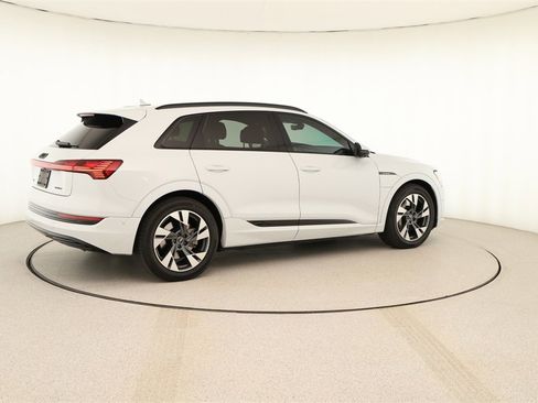 Used 2022 Audi e-tron Premium image 7