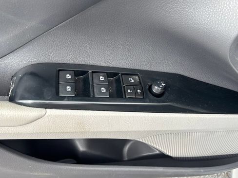 Used 2019 Toyota Camry LE w/ Convenience Package FWD image 8