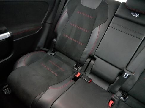 Used 2020 Mercedes-Benz GLB 250 4MATIC image 12