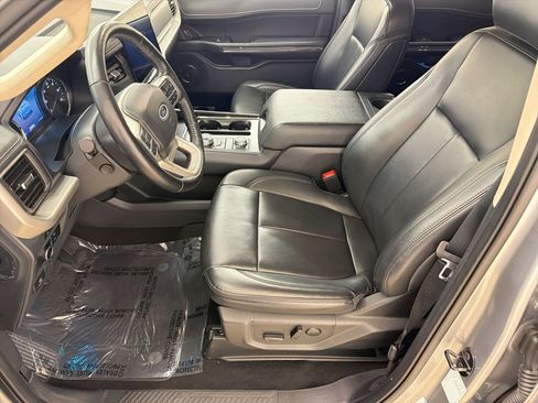 Used 2024 Ford Expedition XLT AWD/4WD image 5