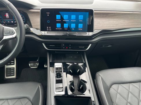 Certified 2025 Volkswagen Atlas SEL Premium R-Line image 14