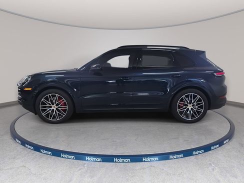 Used 2024 Porsche Cayenne S image 11