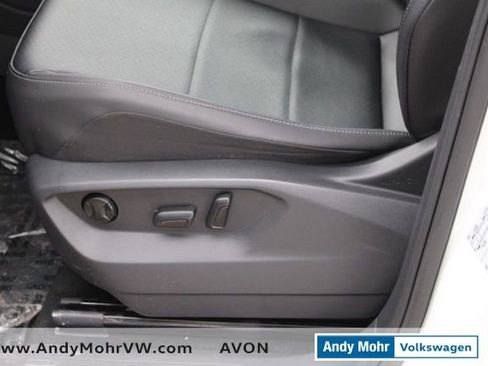 Used 2019 Volkswagen Tiguan SE image 19