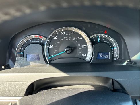 Used 2014 Toyota Camry SE image 12